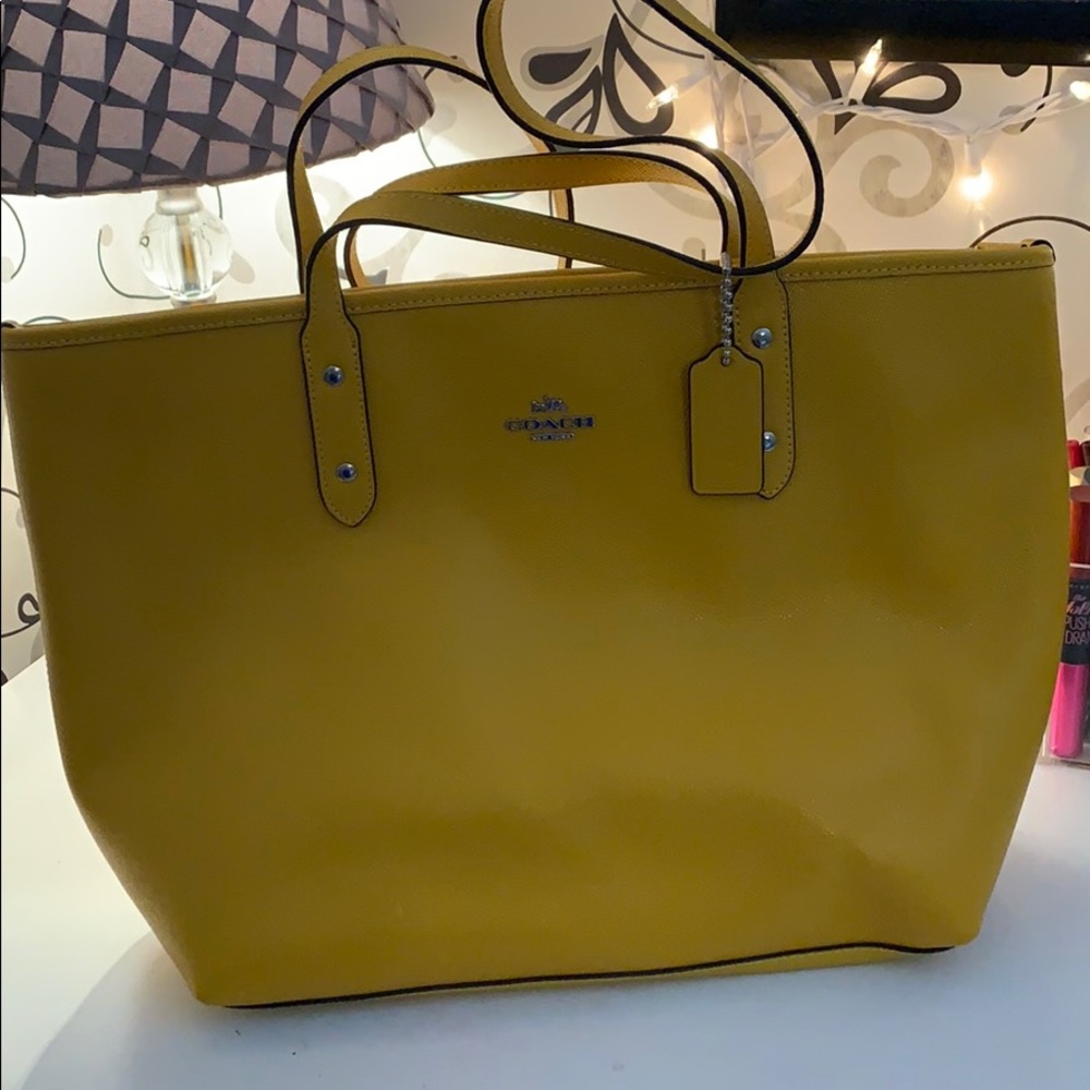 Yellow coach shoulder bag very gently used